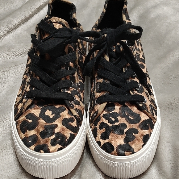 Steve Madden Emmi Leopard Print Platform SneakersTrendy Leopard Print Sneakers - Picture 2 of 8